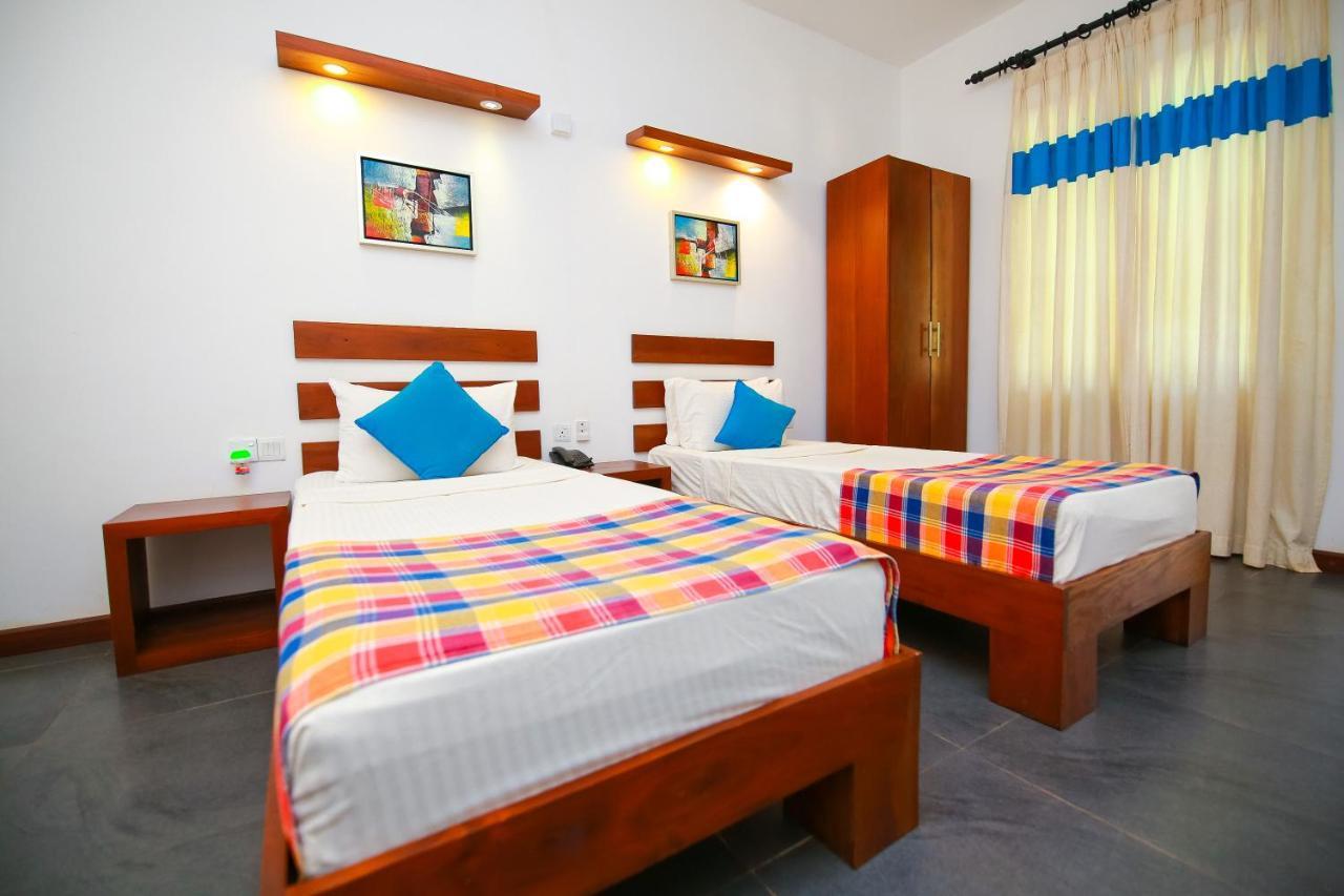 Hotel Alakamanda Anuradhapura Exterior photo