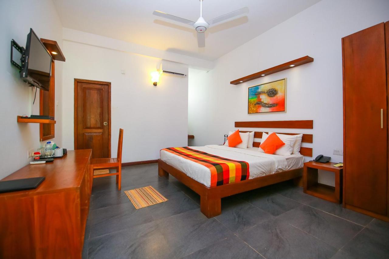 Hotel Alakamanda Anuradhapura Exterior photo