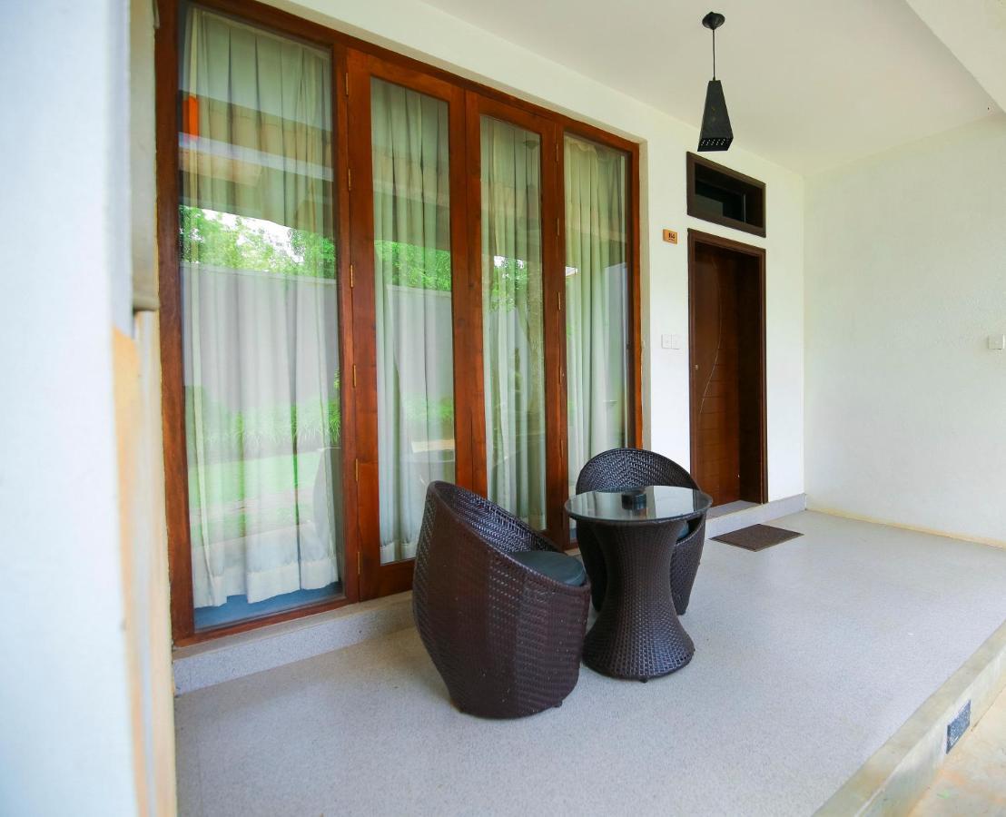 Hotel Alakamanda Anuradhapura Exterior photo