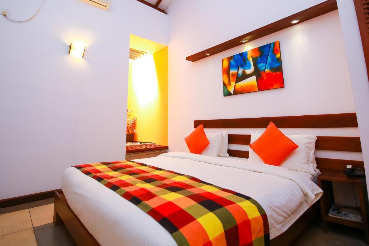 Hotel Alakamanda Anuradhapura Exterior photo