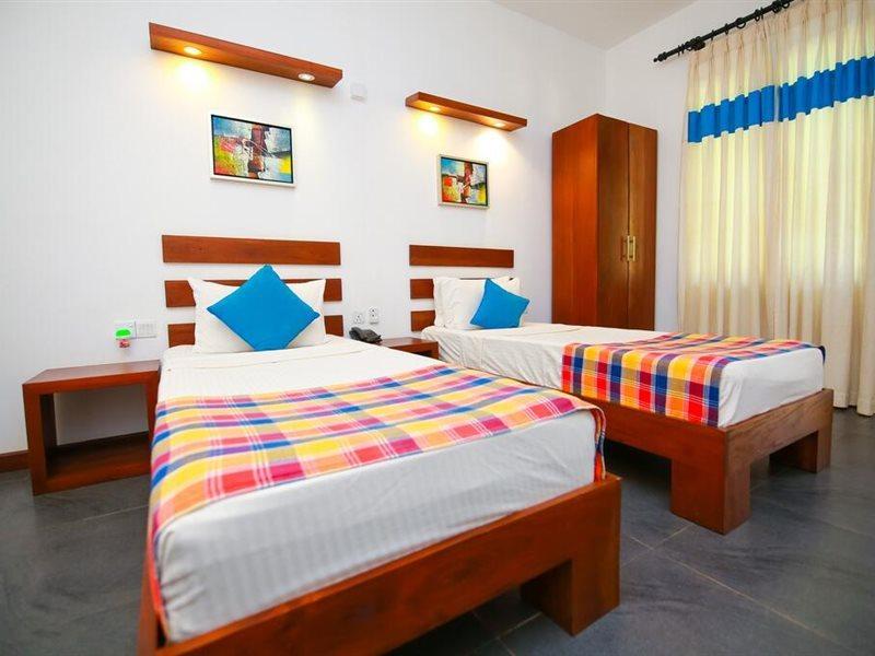 Hotel Alakamanda Anuradhapura Exterior photo