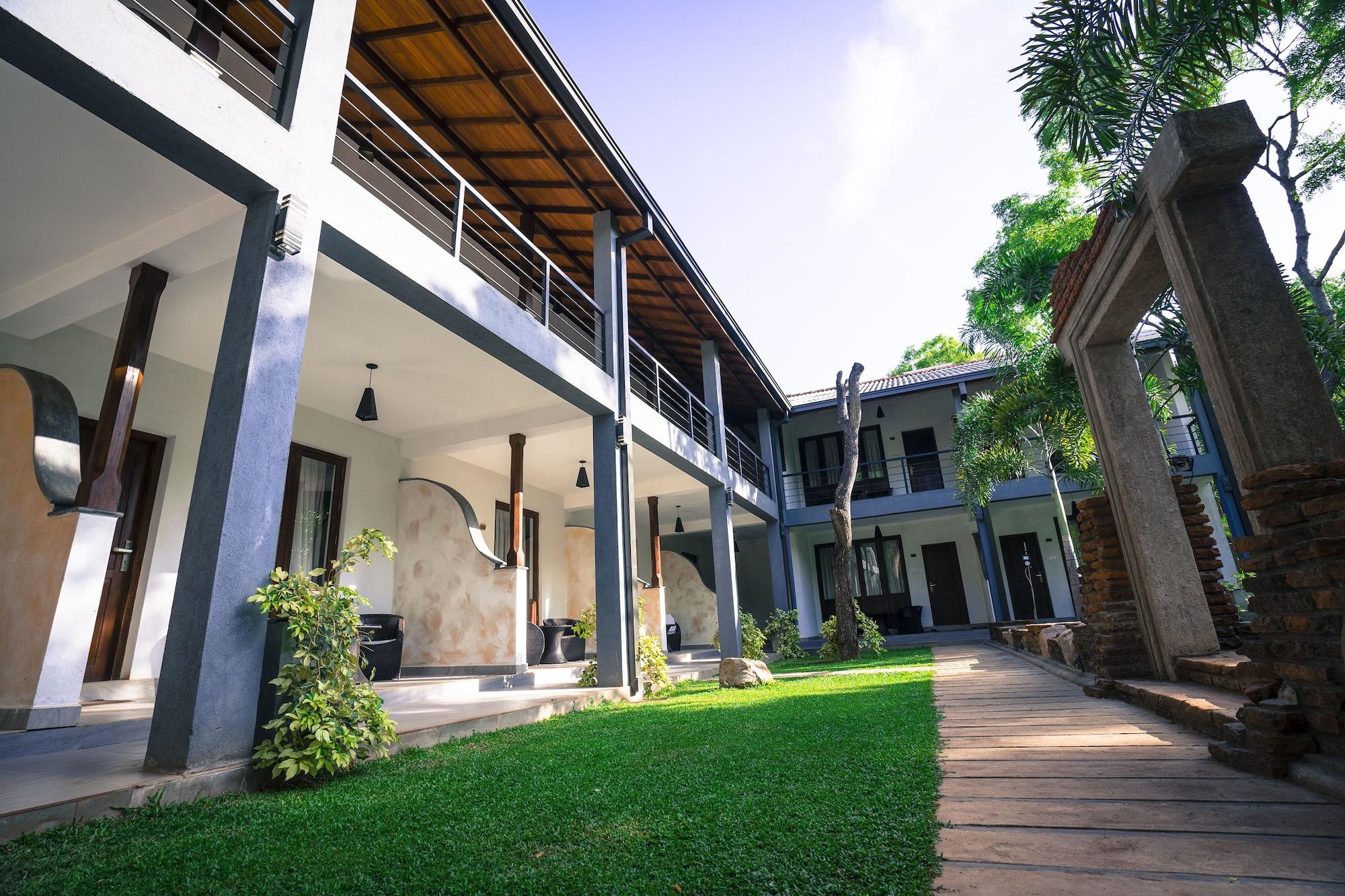Hotel Alakamanda Anuradhapura Exterior photo