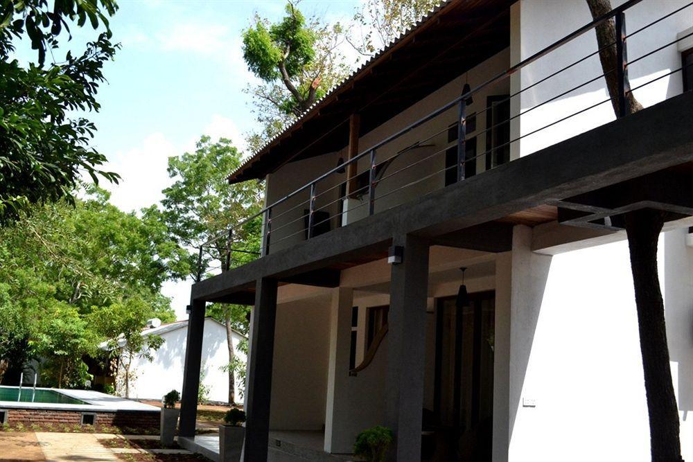 Hotel Alakamanda Anuradhapura Exterior photo