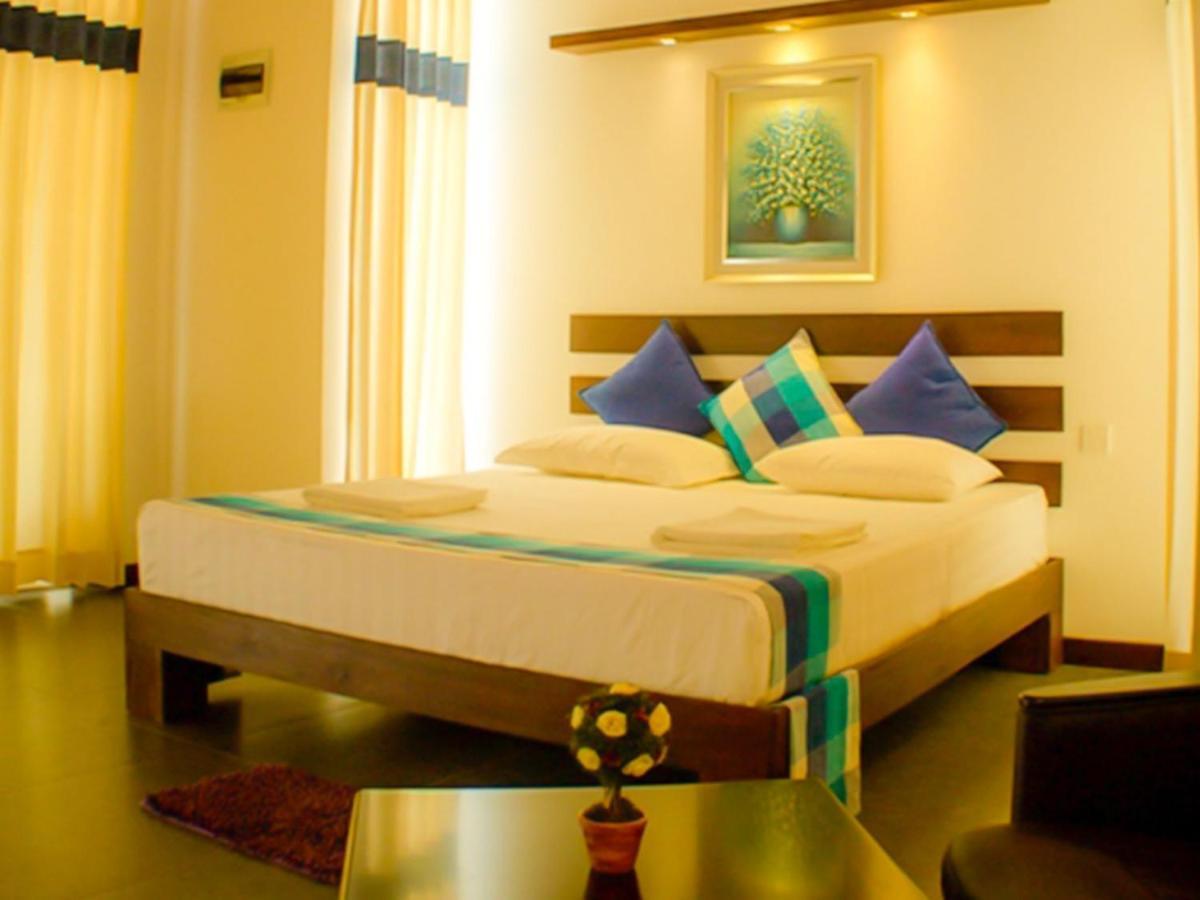 Hotel Alakamanda Anuradhapura Exterior photo