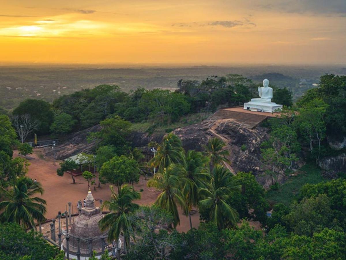 Hotel Alakamanda Anuradhapura Exterior photo