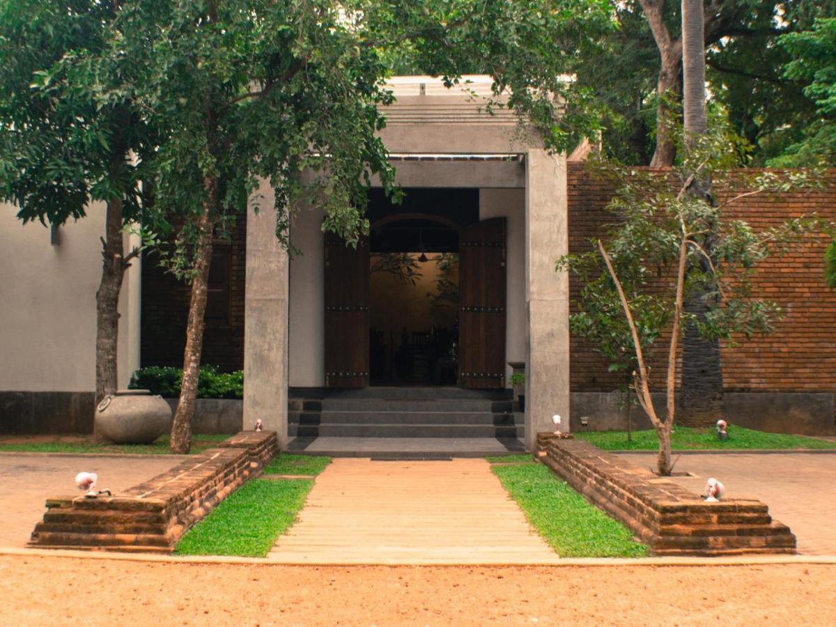 Hotel Alakamanda Anuradhapura Exterior photo