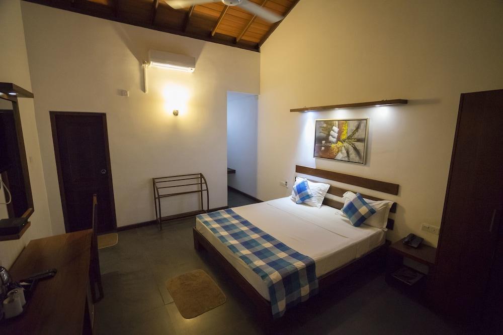 Hotel Alakamanda Anuradhapura Exterior photo