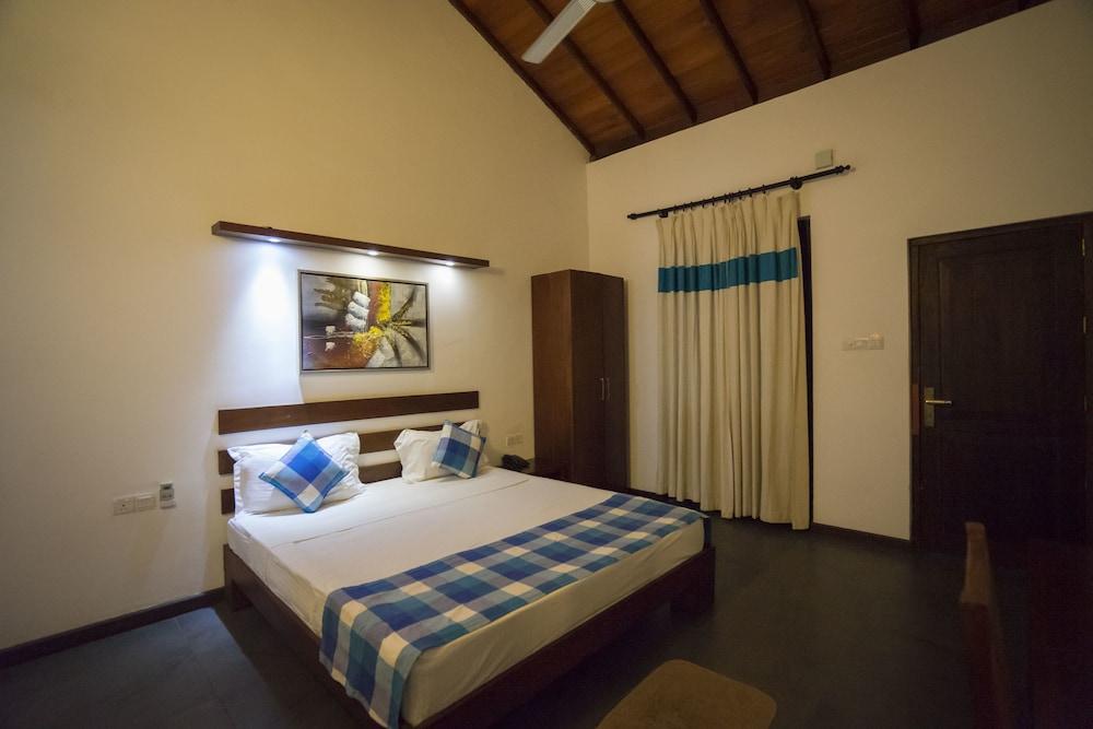 Hotel Alakamanda Anuradhapura Exterior photo