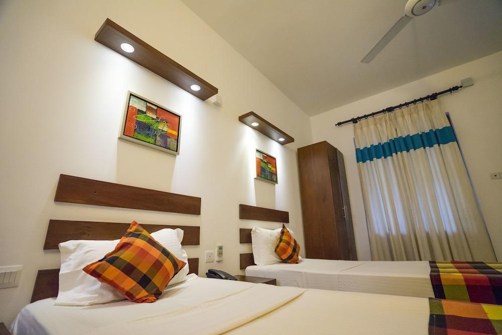 Hotel Alakamanda Anuradhapura Exterior photo