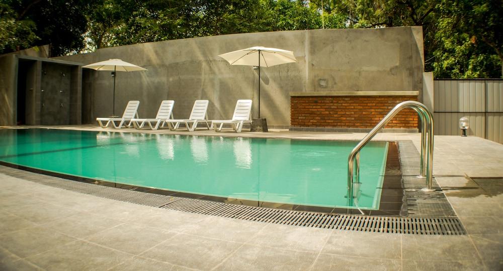 Hotel Alakamanda Anuradhapura Exterior photo