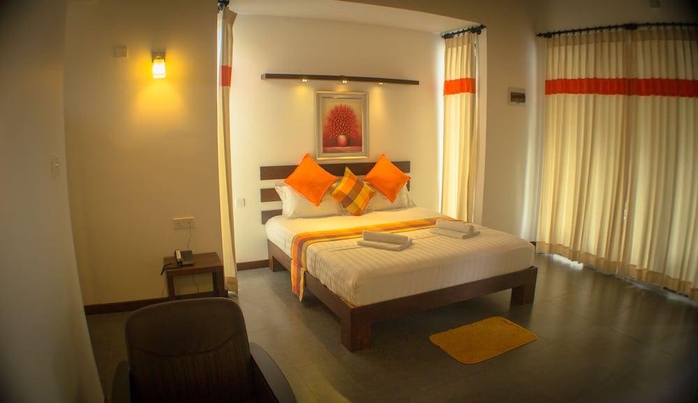 Hotel Alakamanda Anuradhapura Exterior photo
