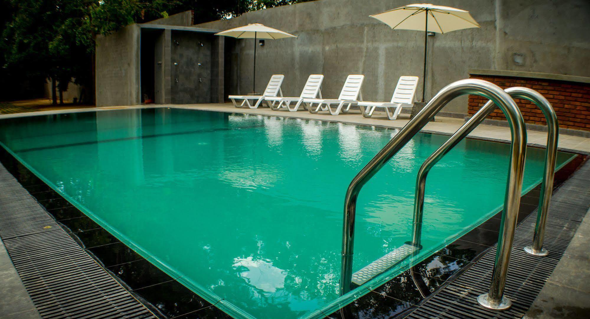 Hotel Alakamanda Anuradhapura Exterior photo