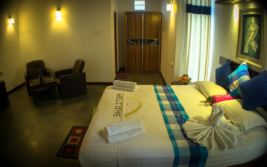 Hotel Alakamanda Anuradhapura Exterior photo