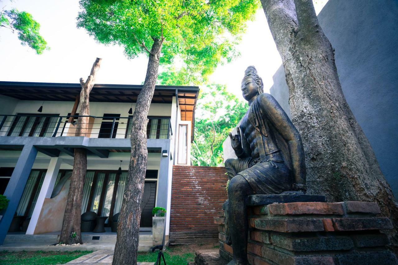 Hotel Alakamanda Anuradhapura Exterior photo